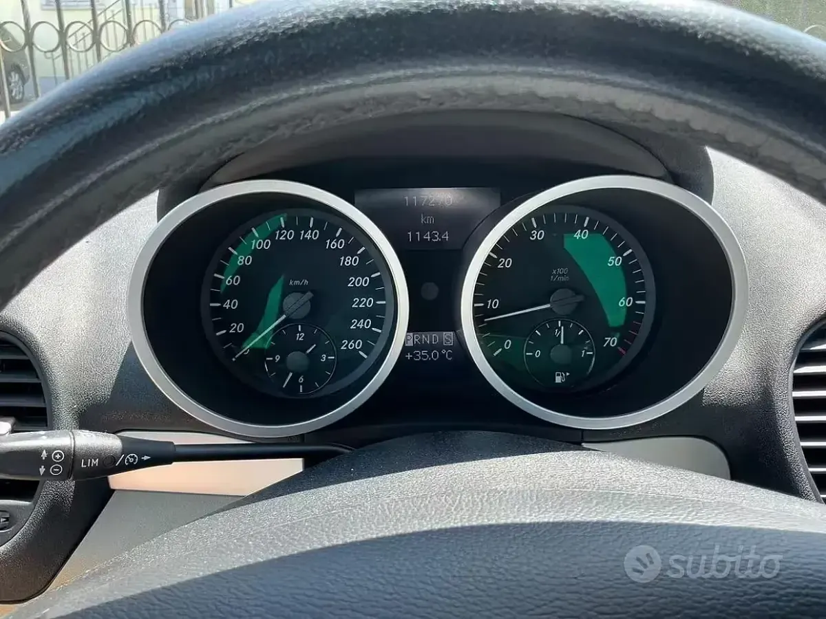 Usata Mercedes SLK350 272 CV (200 kW) 2004 Nero Cabrio