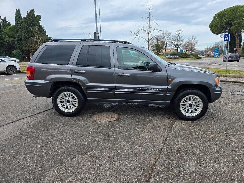 Usata Jeep Grand Cherokee 160 CV (117 kW) 2003 Grigio SUV