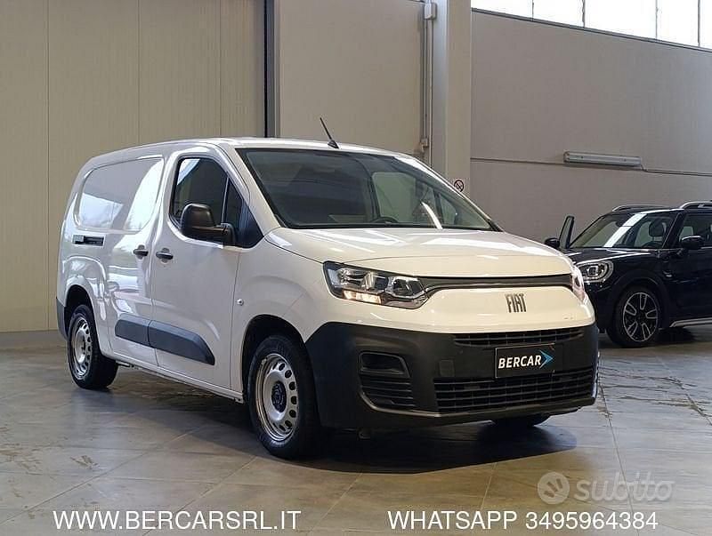 Usata Fiat Doblò 131 CV (96 kW) 2023 Bianco Monovolume