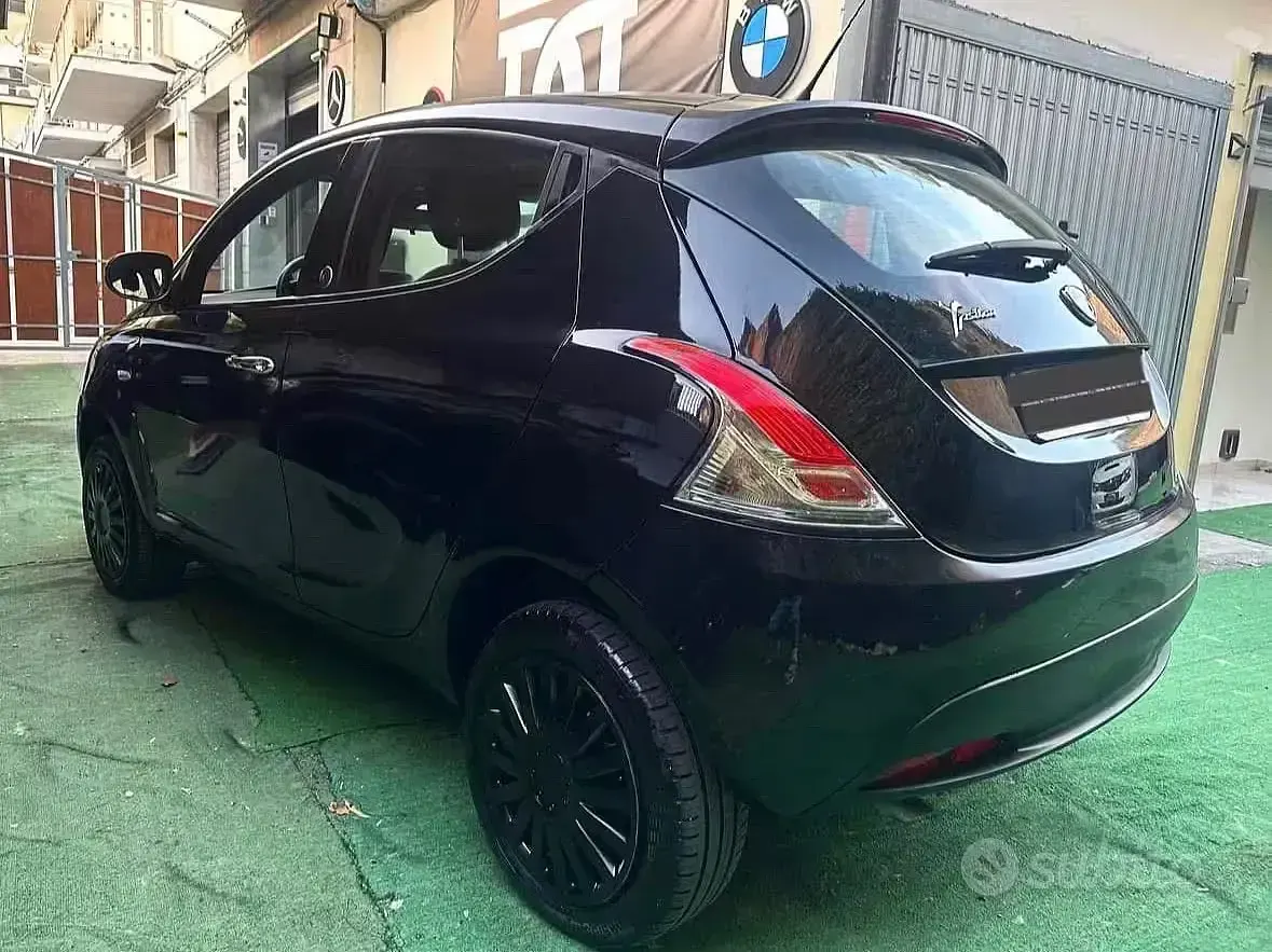 Usata Lancia Ypsilon 69 CV (50 kW) 2014 Nero Utilitaria