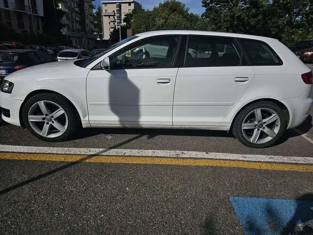 Usata Audi A3 Sportback Ambiente 105 CV (77 kW) 2011 Bianco Utilitaria