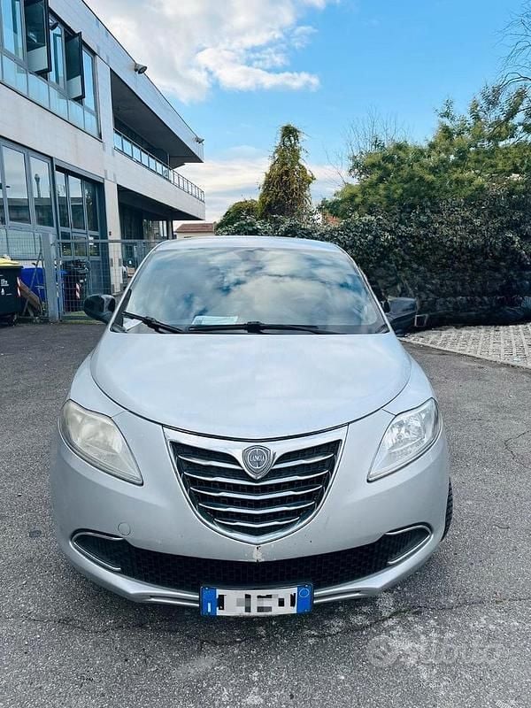 Usata Lancia Ypsilon 69 CV (50 kW) 2012 Grigio Utilitaria
