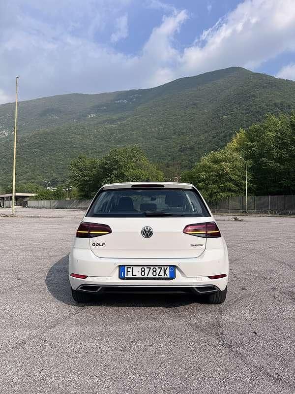 Usata VW Golf VII Highline 110 CV (80 kW) 2017 Berlina