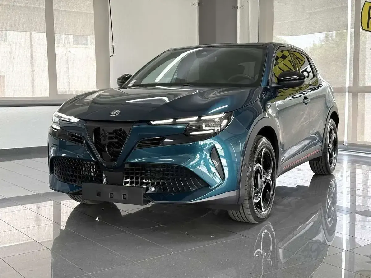 Usata Alfa Romeo GT Junior Edizione Speciale 145 CV (106 kW) 2024 Verde Berlina