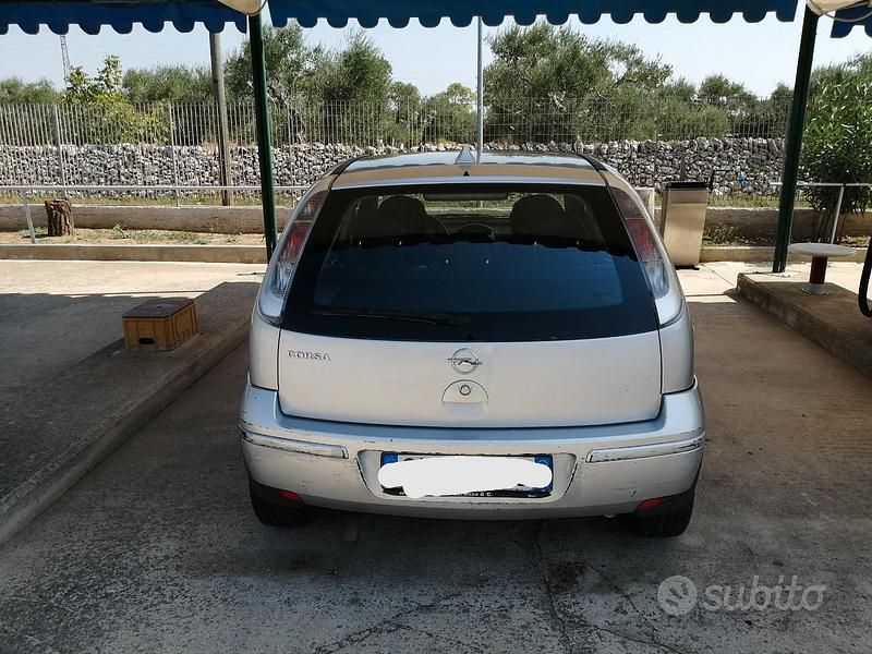 Usata Opel Corsa 60 CV (44 kW) 2005 Grigio Utilitaria