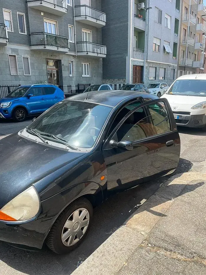 Usata Ford SportKa Sport 69 CV (50 kW) 2005 Nero Utilitaria