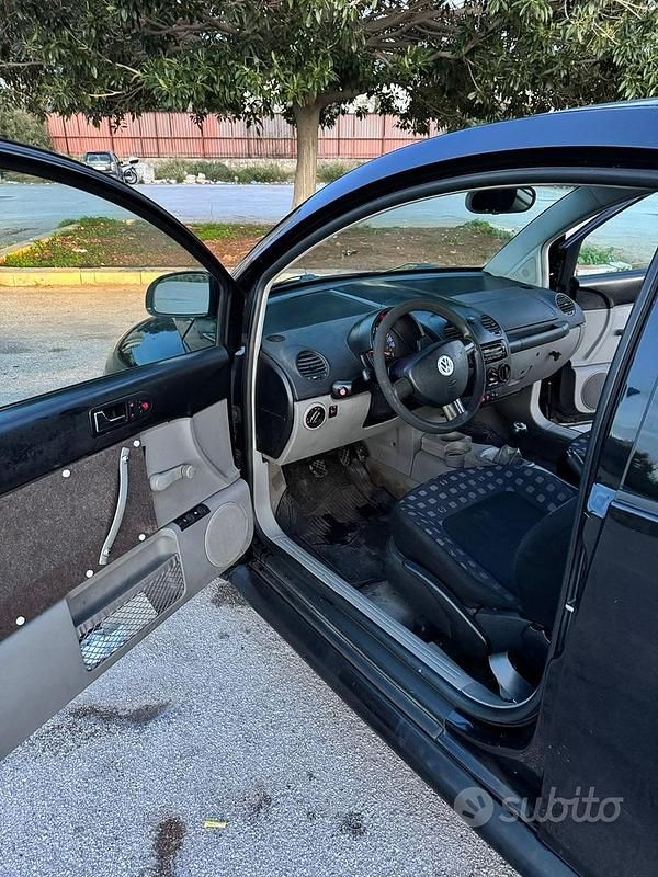 Usata VW New Beetle 105 CV (77 kW) 1999 Nero Utilitaria