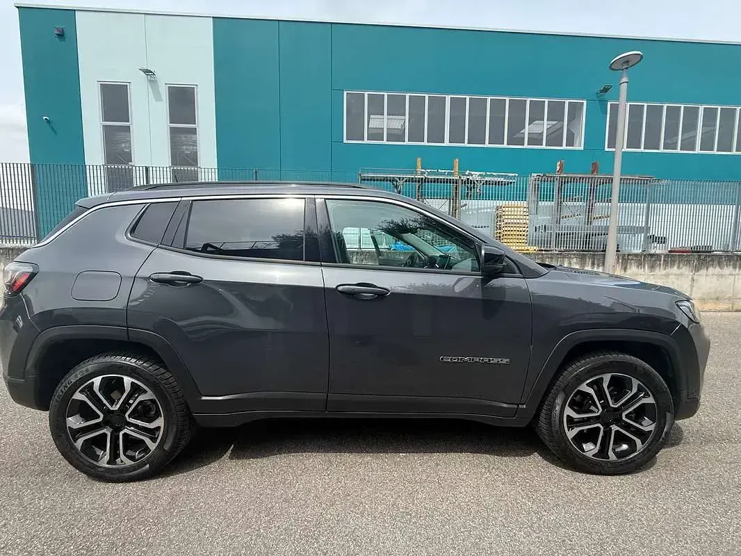 Usata Jeep Compass 131 CV (96 kW) 2022 Grigio SUV