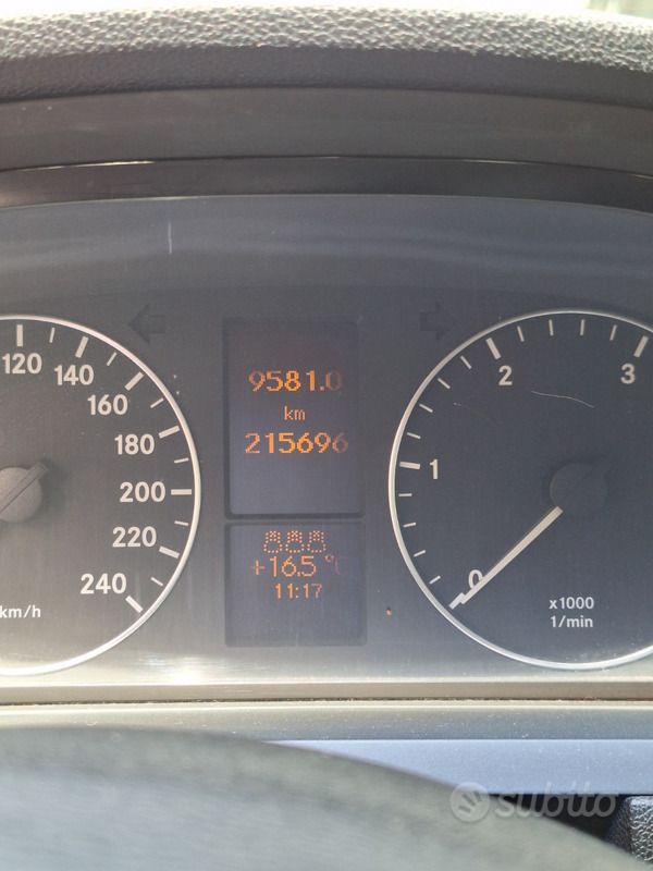 Grigio Usata 2008 Mercedes A180 Monovolume | 2900 € (Buon prezzo) - Immagine 1/4