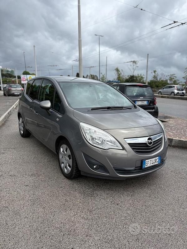 Usata Opel Meriva 100 CV (73 kW) 2011 Grigio Monovolume