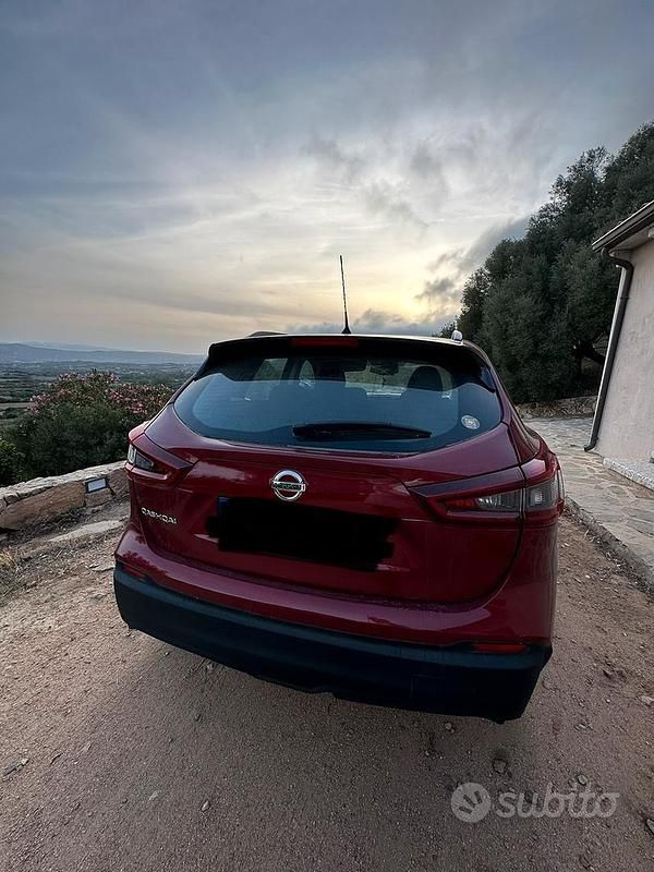 Usata Nissan Qashqai Acenta 116 CV (85 kW) 2021 Rosso SUV