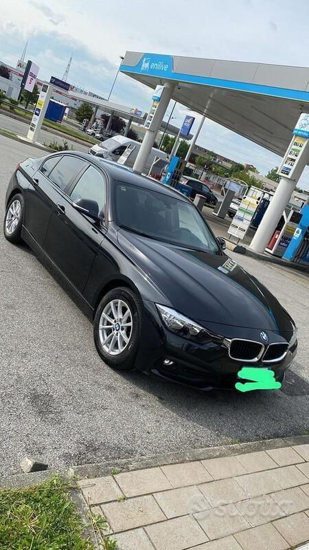 Usata BMW 318 115 CV (84 kW) 2016 Nero Berlina