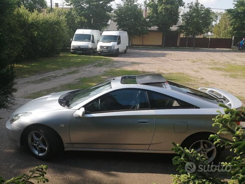 Second-hand Toyota Celica 143 CP (105 kW) 2000 Gri Coupe