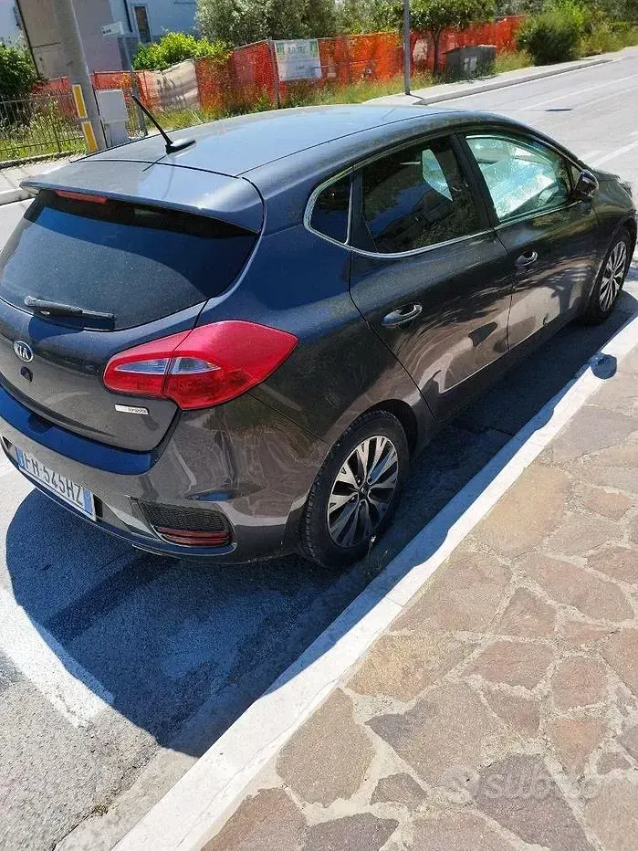Usata Kia Ceed 110 CV (80 kW) 2017 Blu Utilitaria