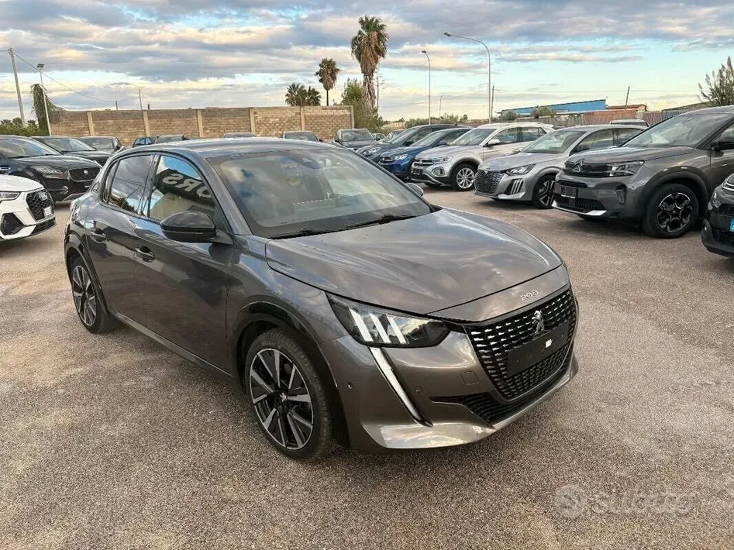 Usata Peugeot 208 GT 101 CV (74 kW) 2022 Grigio Utilitaria