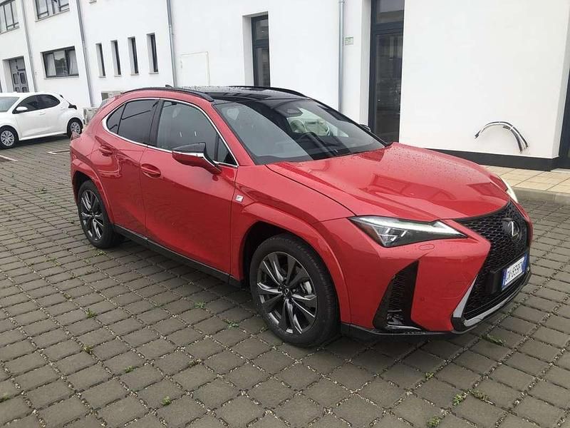 Usata Lexus UX 300h 152 CV (111 kW) 2024 Rosso SUV