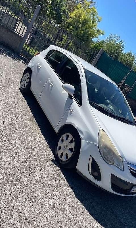 Usata Opel Corsa Club 86 CV (63 kW) 2011 Berlina