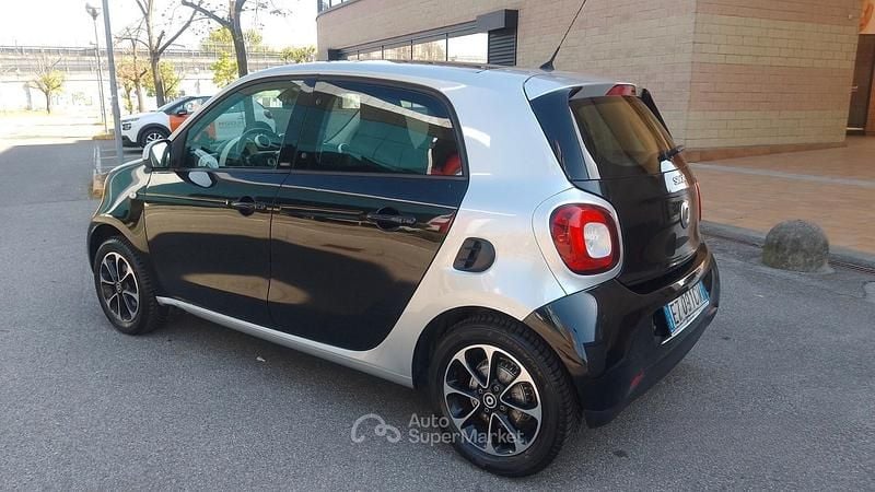 Usado Smart ForFour Passion 71 CV (52 kW) 2015 Negro Utilitario