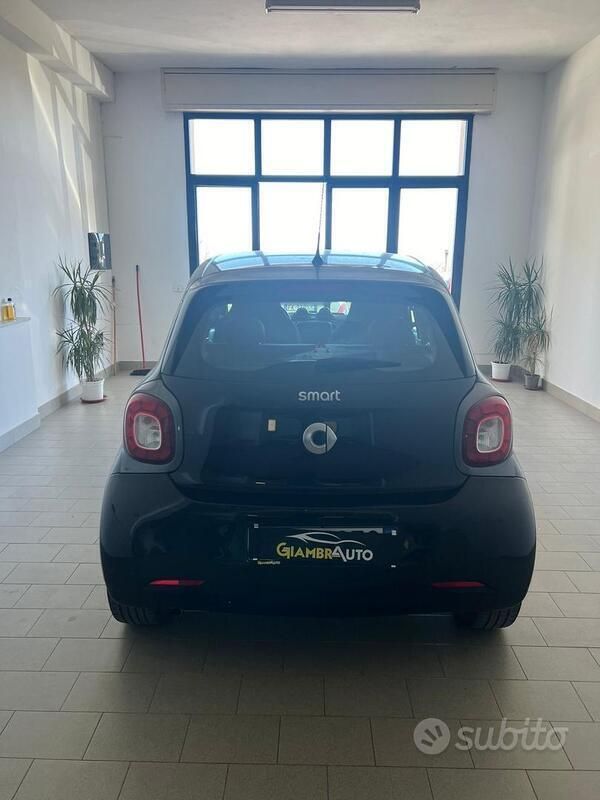 Usata Smart ForFour 71 CV (52 kW) 2017 Nero Utilitaria