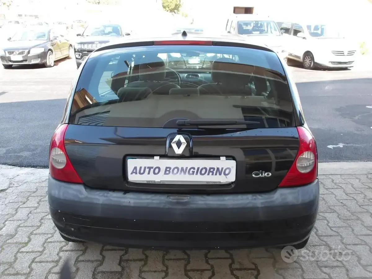 Usata Renault Clio II 82 CV (60 kW) 2005 Nero Berlina