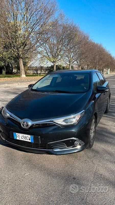 Usata Toyota Auris Lounge 2016 Blu Berlina