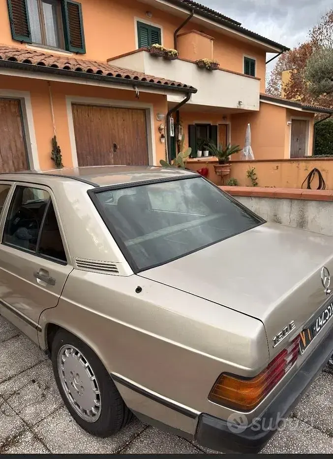 Usata Mercedes 190 105 CV (77 kW) 1984 Giallo Berlina