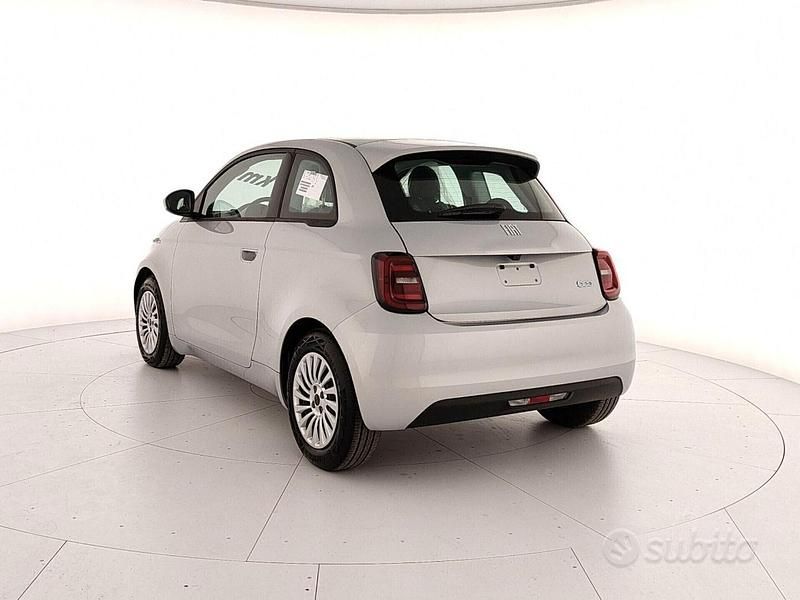Usata Fiat 500e 86 kW (118 CV) 2024 Verde Berlina