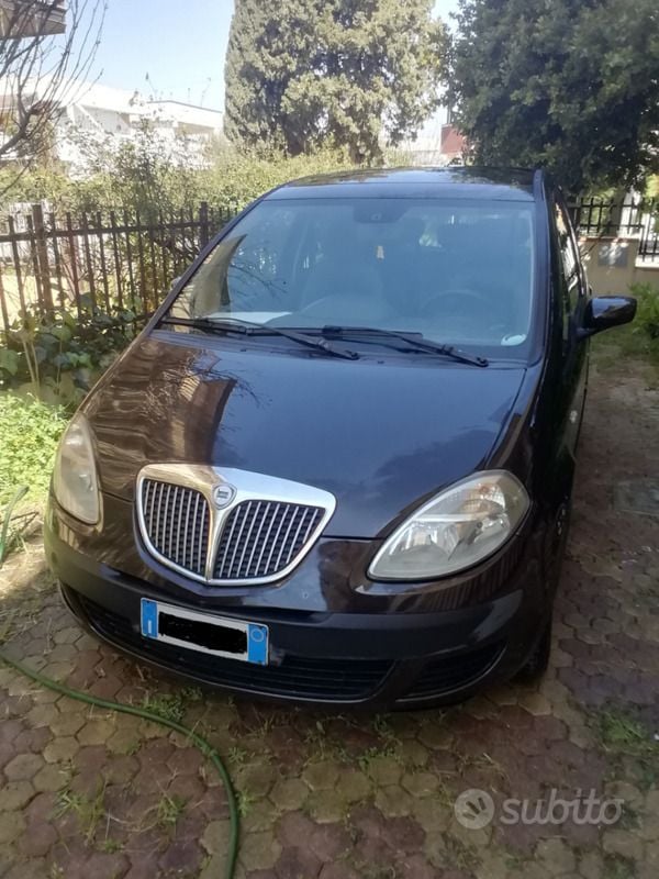 Marrone Usata 2006 Lancia Musa Monovolume | 2500 € (Ottimo prezzo) - Immagine 1/4