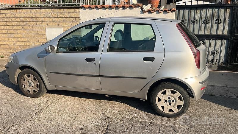 Usata Fiat Punto 60 CV (44 kW) 2005 Grigio Utilitaria
