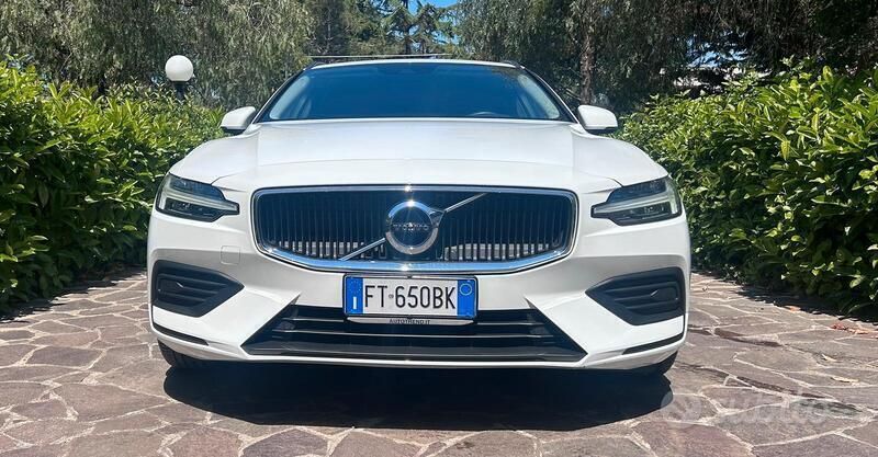Bianco Usata 2018 Volvo V60 Dynamic Station wagon | 14.000 € (Cara) - Immagine 1/4
