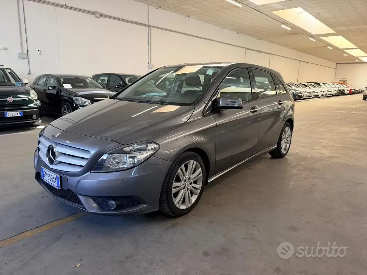 Usata Mercedes B180 Executive 109 CV (80 kW) 2013 Grigio Utilitaria