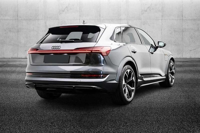 Usata Audi e-tron Business 225 kW (307 CV) 2022 Grigio SUV