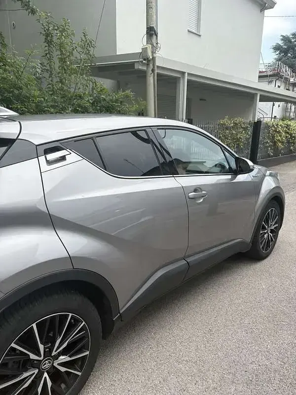 Usata Toyota C-HR Lounge 98 CV (72 kW) 2019 SUV