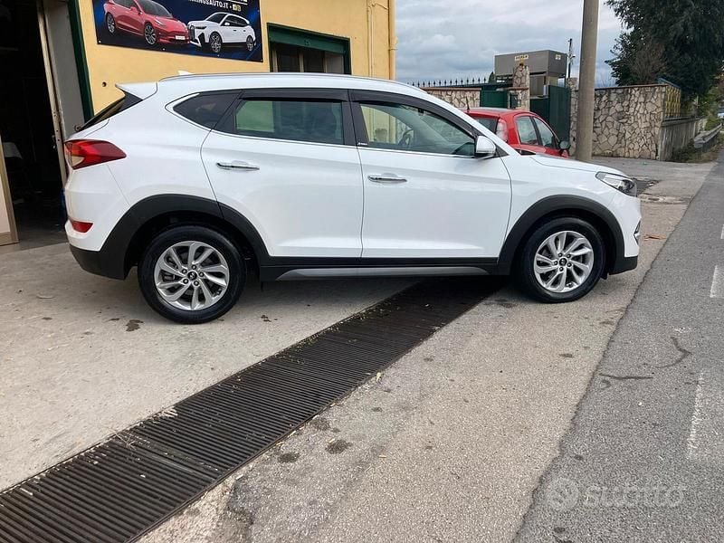 Usata Hyundai Tucson Xpossible 141 CV (103 kW) 2016 Bianco metallizzato SUV