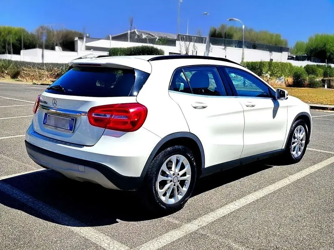 Usata Mercedes GLA200 Executive 136 CV (100 kW) 2017 Bianco SUV