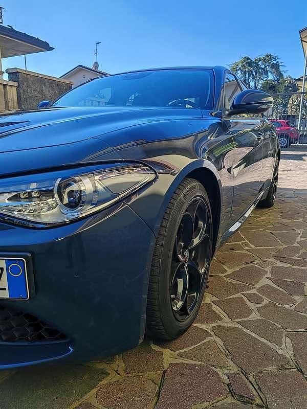 Usata Alfa Romeo Giulia Executive 160 CV (117 kW) 2018 Blu/azzurro Berlina