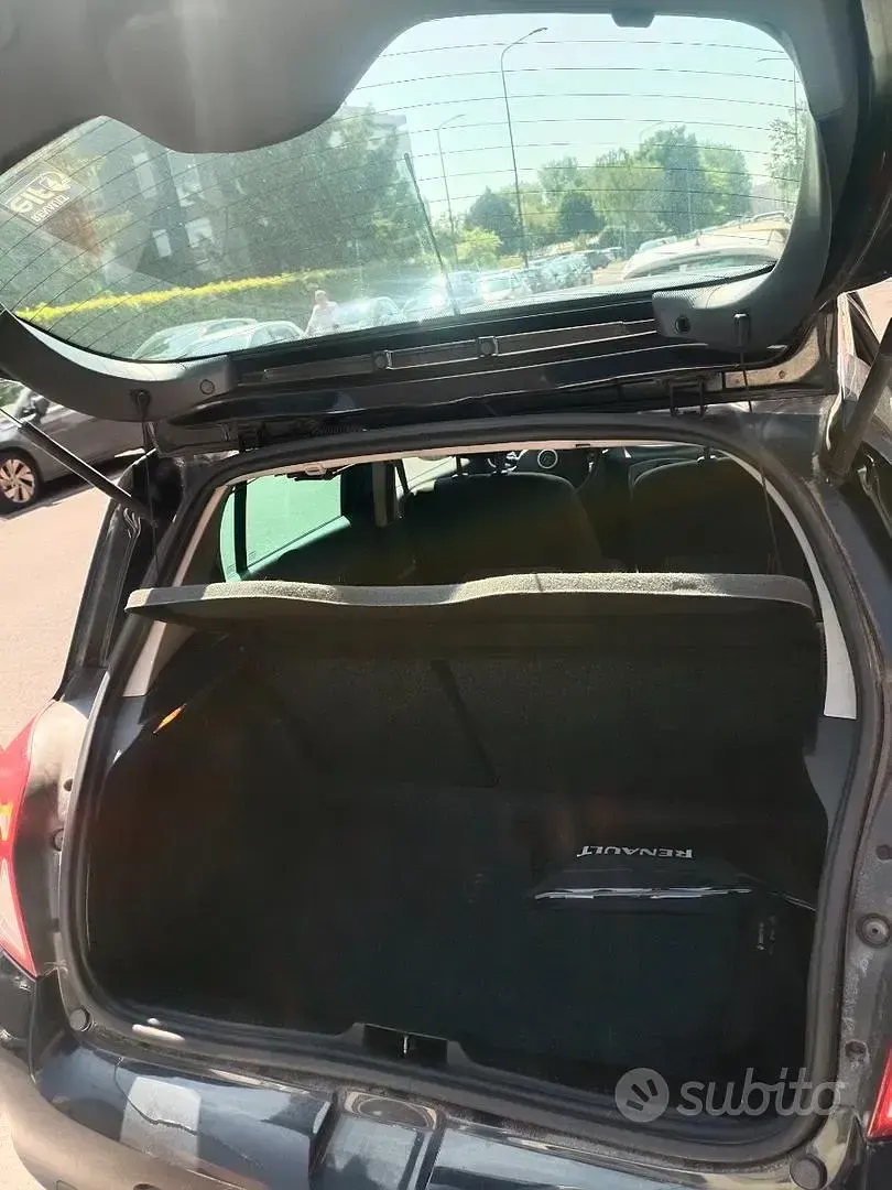 Usata Renault Clio 58 CV (42 kW) 2012 Nero Utilitaria