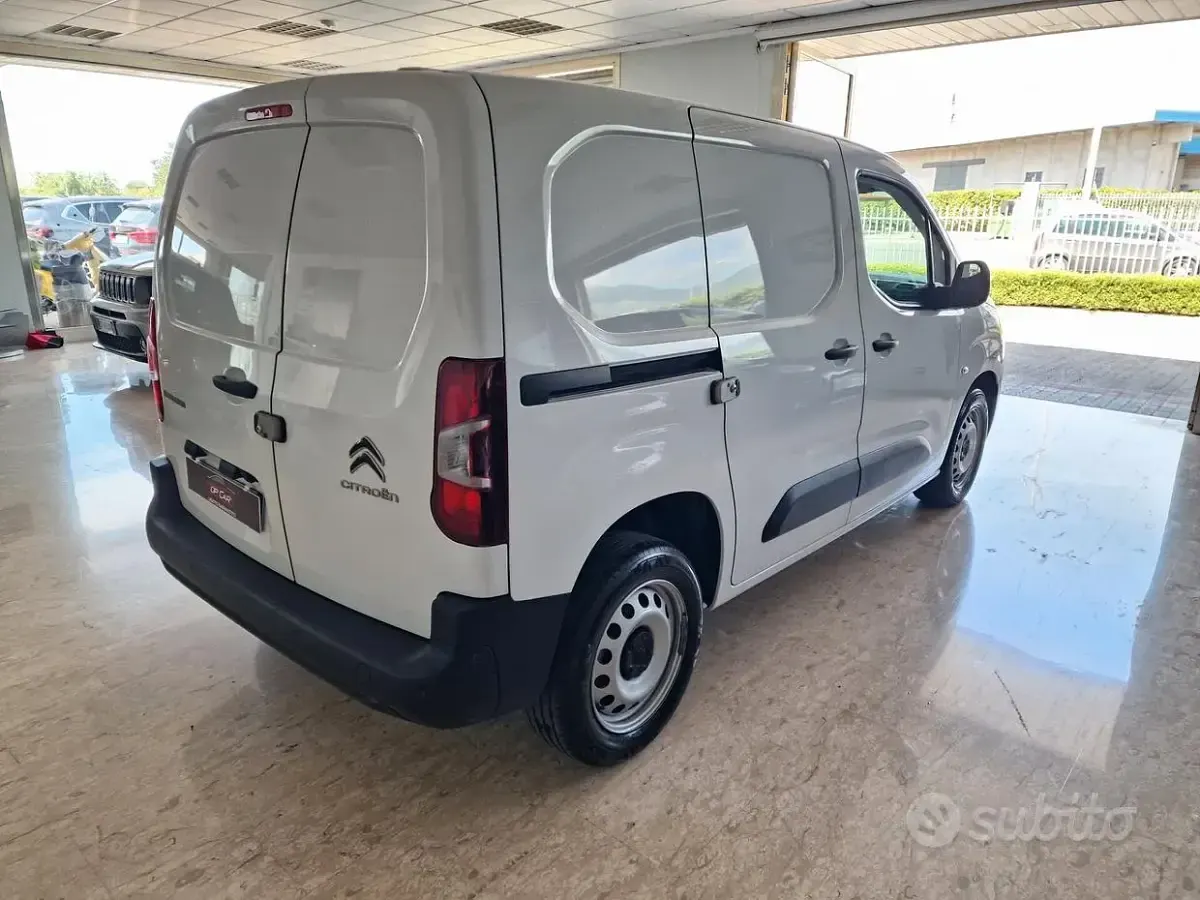Usata Citroën Berlingo 100 CV (73 kW) 2023 Bianco Monovolume