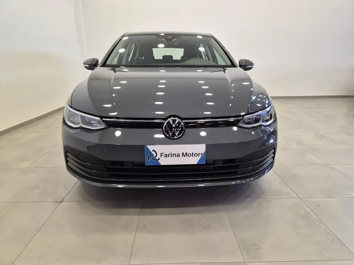 Usado VW Golf VIII Business 110 CV (80 kW) 2024 Negro Berlina