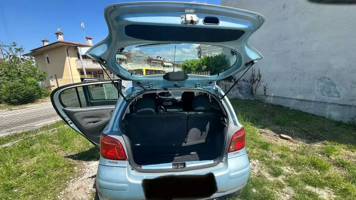Usata Toyota Yaris Sol 87 CV (63 kW) 2004 Utilitaria