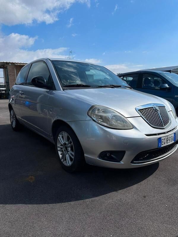 Usata Lancia Ypsilon 69 CV (50 kW) 2011 Grigio Utilitaria