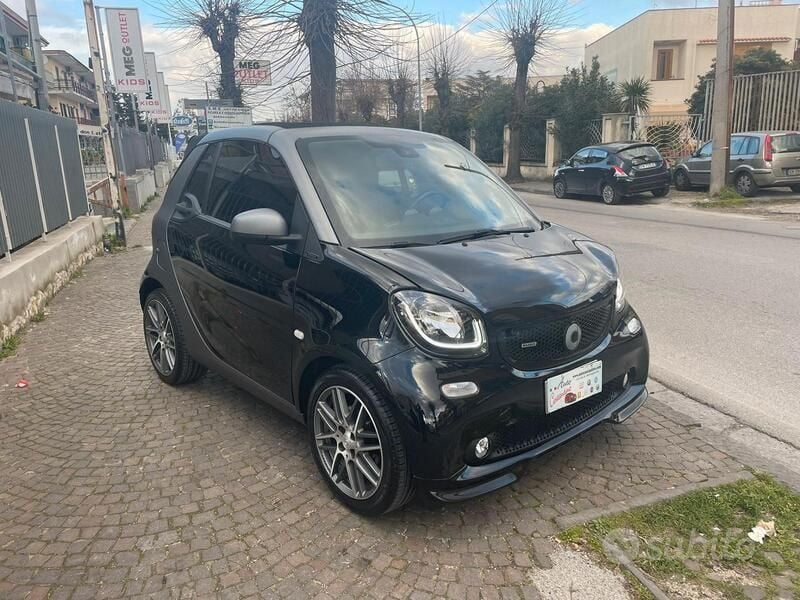 Usata Smart ForTwo Cabrio Brabus 109 CV (80 kW) 2017 Nero Cabrio