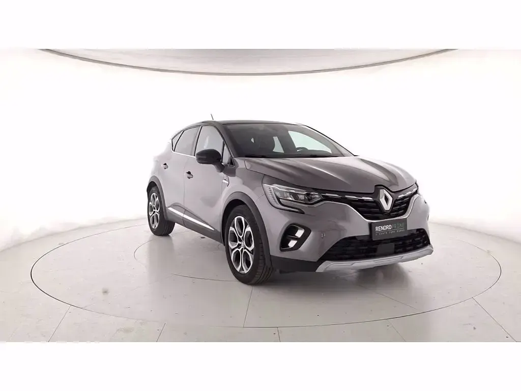 Usata Renault Captur Intens 143 CV (105 kW) 2022 Grigio cenere SUV