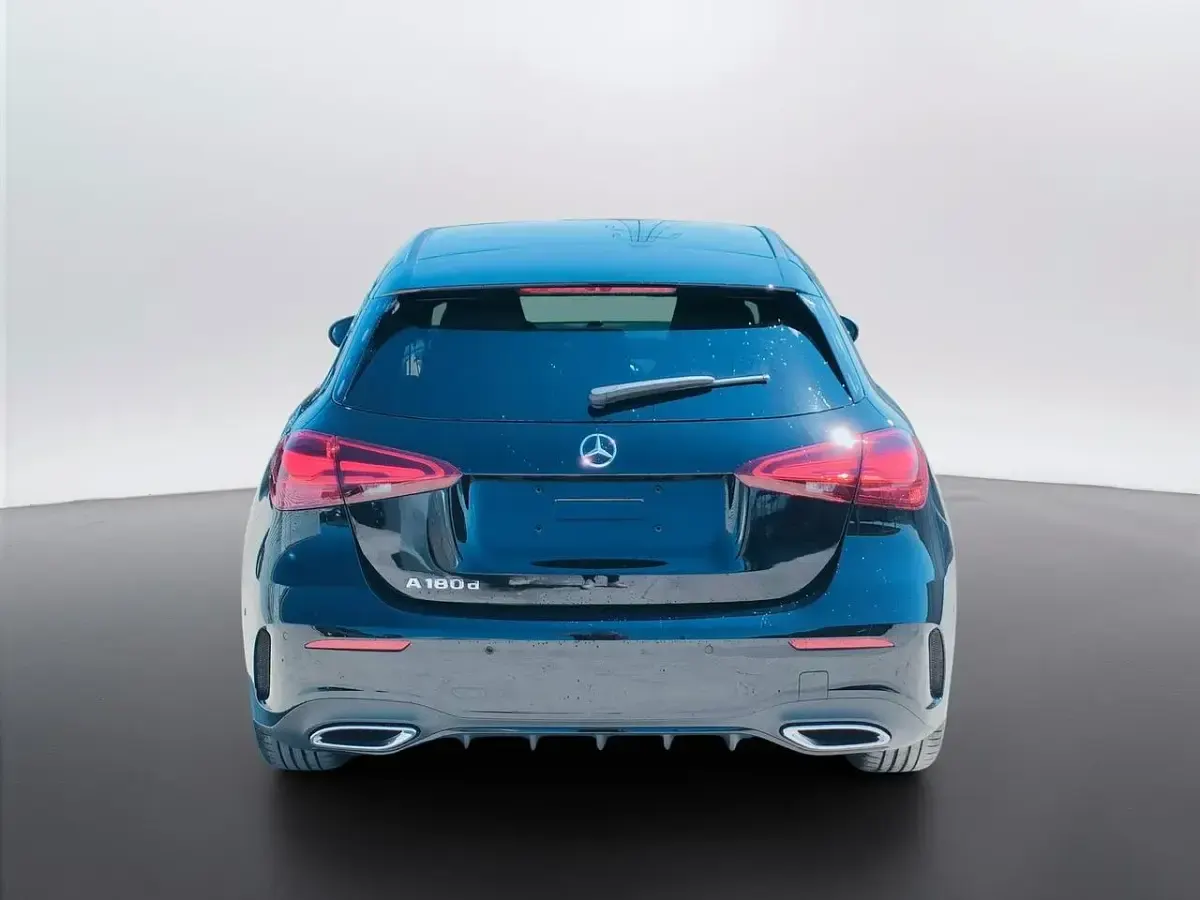 Nuova Mercedes A180 115 CV (84 kW) 2026 Nero Berlina