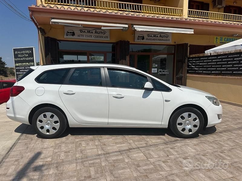Usata Opel Astra Cosmo 125 CV (91 kW) 2012 Bianco Station wagon