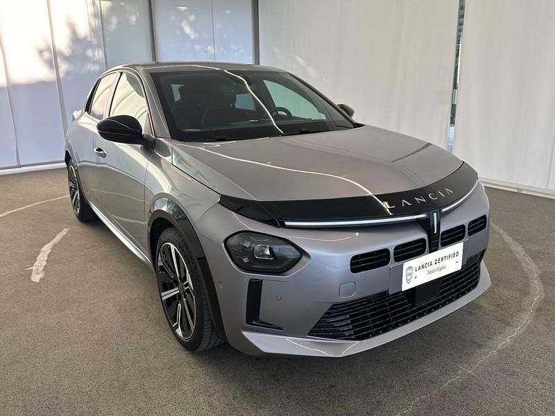 Usata Lancia Ypsilon 101 CV (74 kW) 2025 Grigio Utilitaria