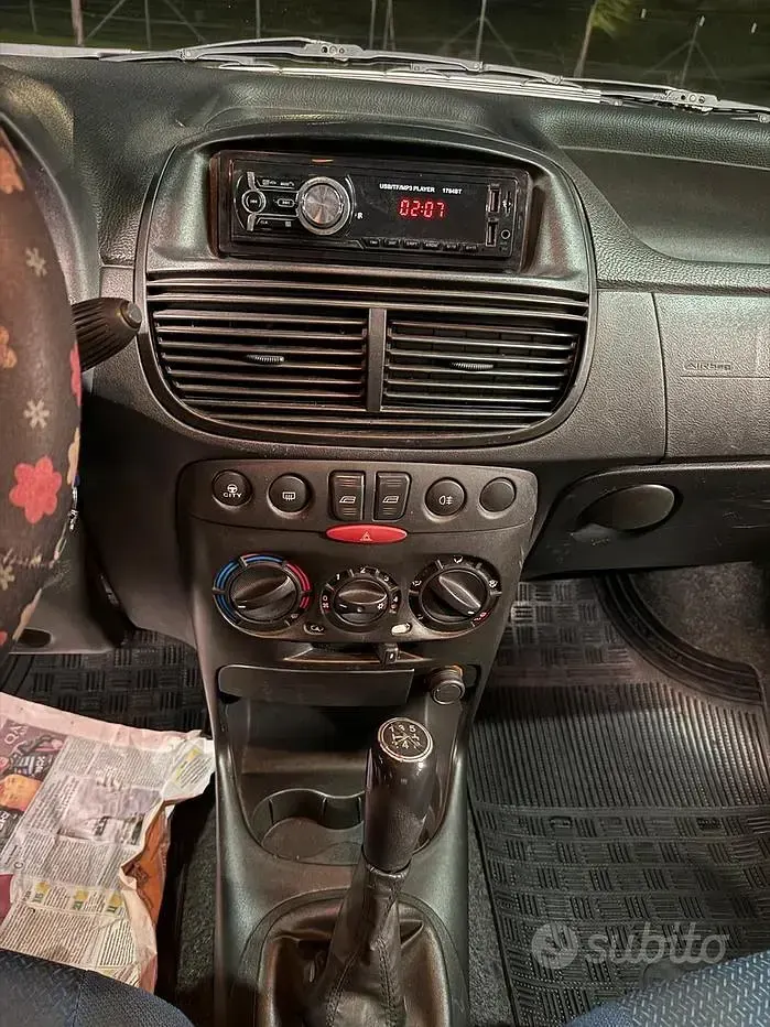Usata Fiat Punto 75 CV (55 kW) 2007 Marrone Utilitaria