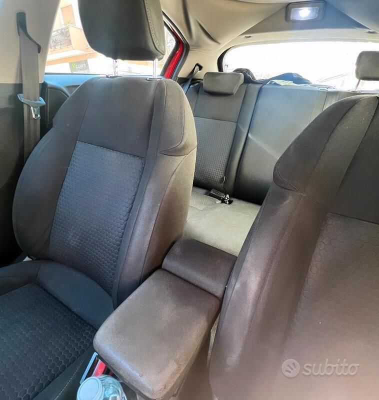 Rosso Usata 2011 Alfa Romeo Giulietta Distinctive Due volumi | 4500 € (Ottimo prezzo) - Immagine 1/4