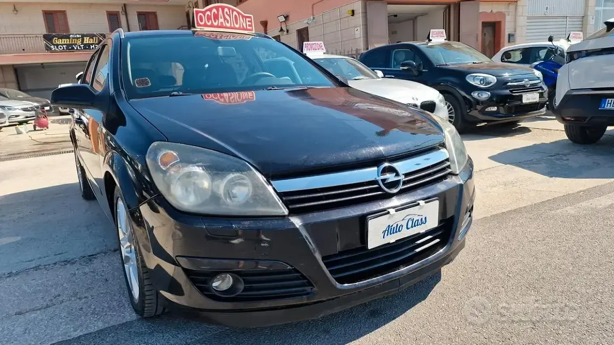 Usata Opel Astra Club 101 CV (74 kW) 2004 Nero Berlina