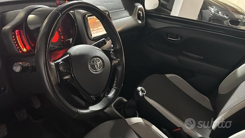 Usata Toyota Aygo Trend 72 CV (52 kW) 2018 Grigio Utilitaria